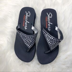 skechers navy blue flip flops
